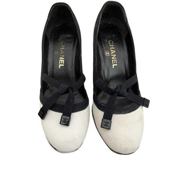 Chanel Interlocking CC Logo Grosgrain Trim Pumps - Picture 3 of 11